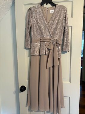 J. Taylor Size 4 Gray/Silver Elegant Dress